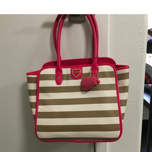 New Betsey Johnson Pink Tan White Stripped Shoulder Handle Heart Purse Handbag - Picture 3 of 6
